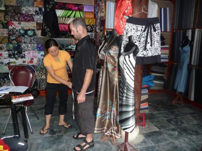 hoi-an-tailor-shopping-e1310715363586 Tailor shops - the attraction of Hoi An